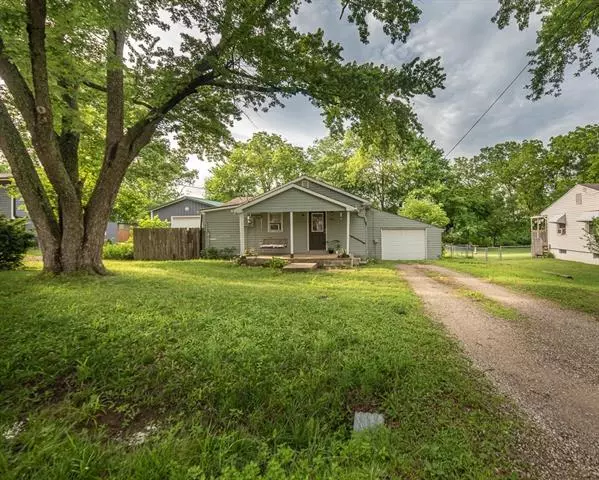 1212 High, Baldwin City, KS 66006