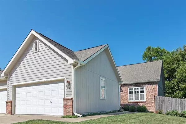 809 Field Stone DR, Lawrence, KS 66049