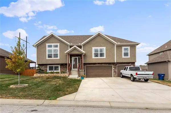 910 Persimmon, Grain Valley, MO 64029