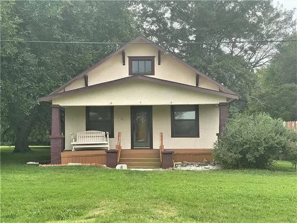 114 8th, Wellsville, KS 66092