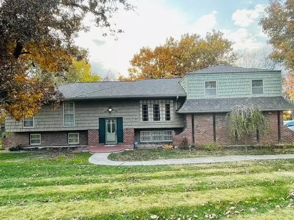 Excelsior Springs, MO 64024,908 Golf Hill