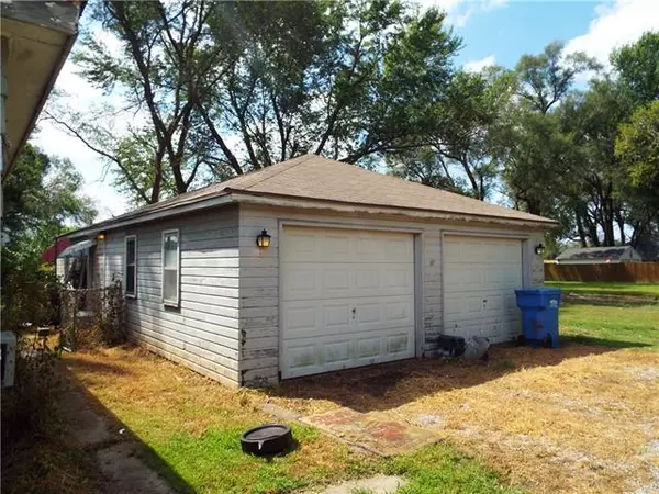 3733 Seward, Topeka, KS 66616