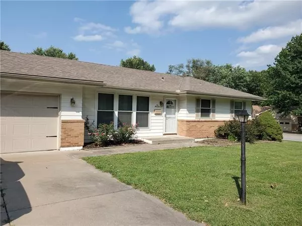 513 W WALNUT ST, Blue Springs, MO 64014