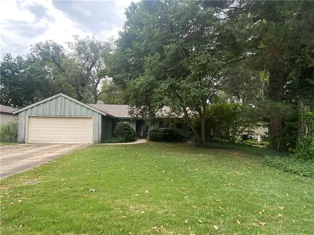 Prairie Village, KS 66208,7444 Cherokee DR