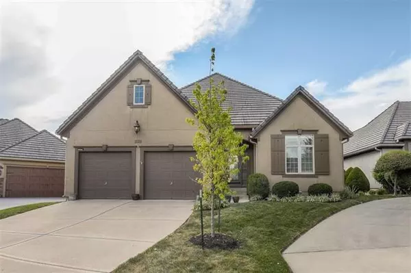 15008 Ash, Leawood, KS 66224