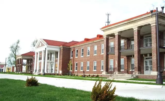 St Joseph, MO 64506,3500 N Village Dr Suite GL5 N/A