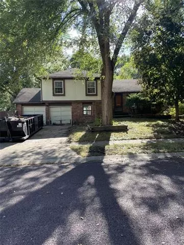 8911 95th, Overland Park, KS 66212