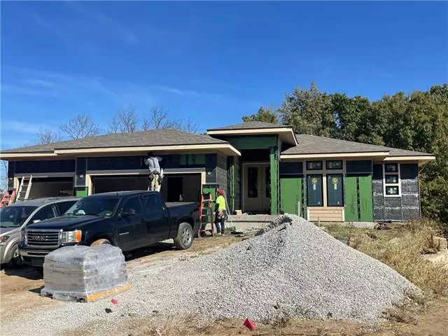 1152 Hummingbird CT, Greenwood, MO 64034