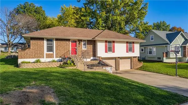 704 Springwood, Blue Springs, MO 64015