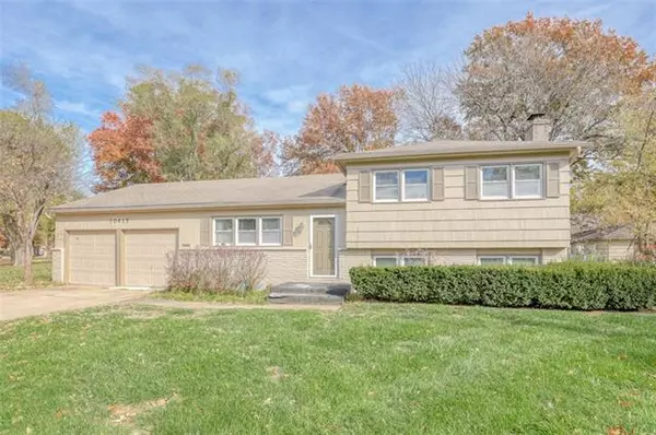 10415 Woodson, Overland Park, KS 66207