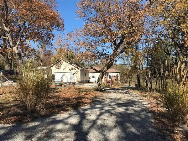 130 Sugar Lake, Mound City, KS 66056