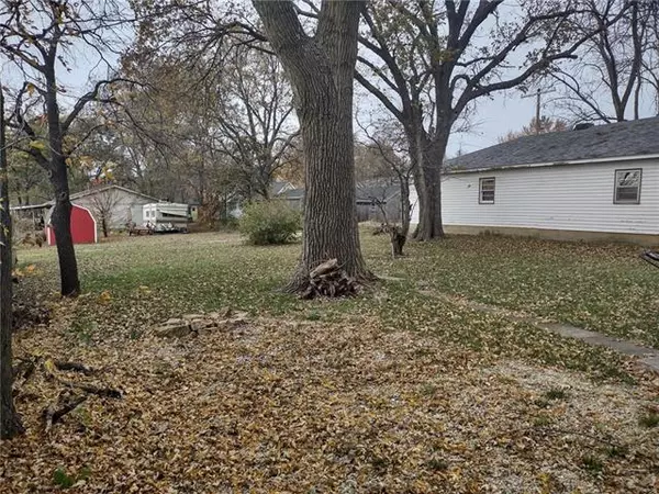 Overbrook, KS 66524,205 Oak