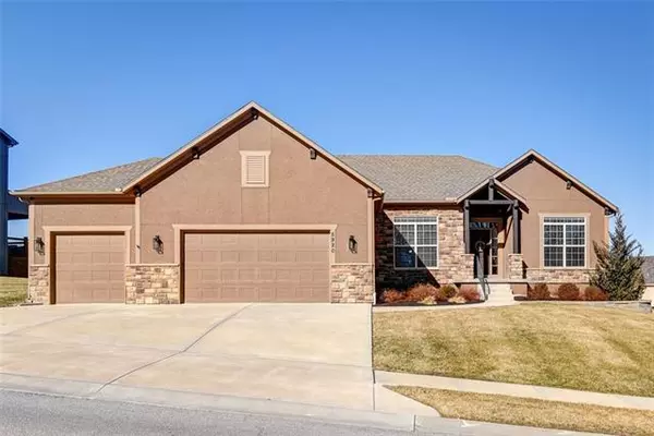 5920 S National DR, Parkville, MO 64152