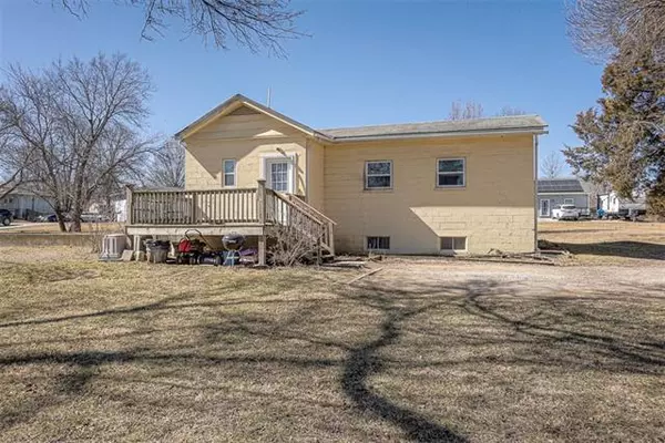 103 E Meriwood LN, Edgerton, KS 66021