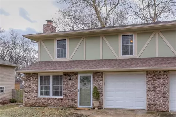 504 Parkwood, Blue Springs, MO 64014