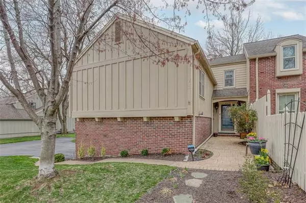 4315 W 112th TER, Leawood, KS 66211