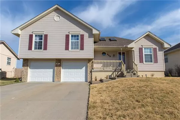 928 STONE BROOK LN, Grain Valley, MO 64029