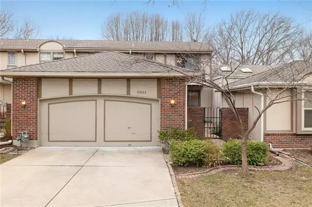 12882 Cambridge CIR, Leawood, KS 66209