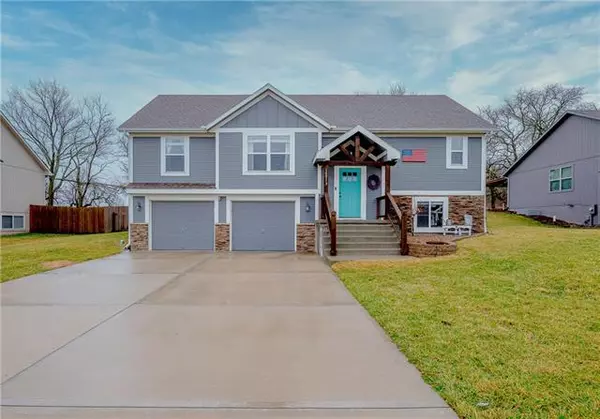 16913 Juniper DR, Basehor, KS 66007