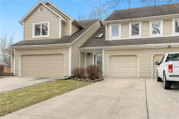 10943 W 116 TER, Overland Park, KS 66210