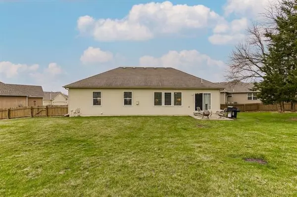 Shawnee, KS 66218,7204 WOODLAND DR