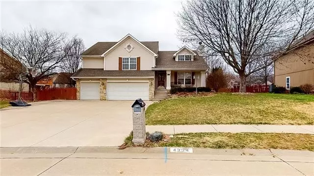 4304 Kensington DR, St Joseph, MO 64506