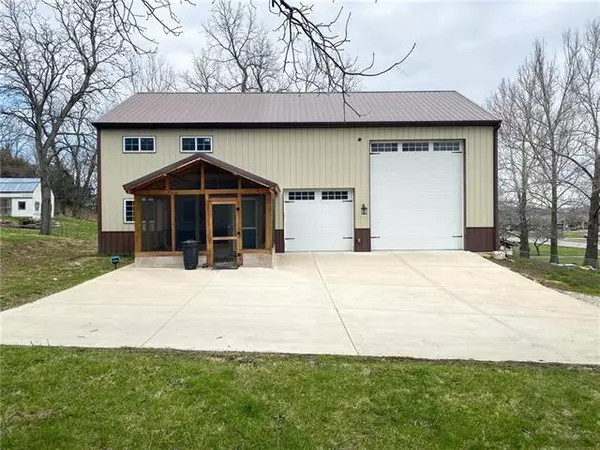 5906 S Minter RD, Grain Valley, MO 64029