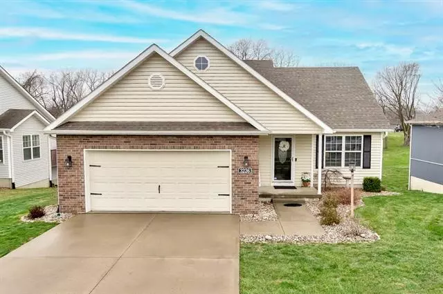 3226 Arbor Lake DR, St Joseph, MO 64506