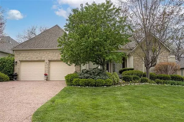 5244 W 115th TER, Leawood, KS 66211