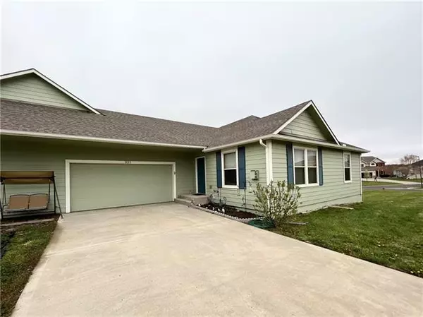 921 Eagle Ridge DR, Baldwin City, KS 66050