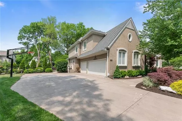 Leawood, KS 66209,5004 W 131ST TER