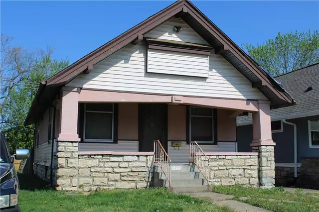 3715 College AVE, Kansas City, MO 64128