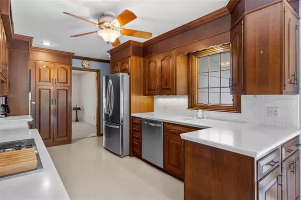 Overland Park, KS 66206,9614 Mohawk DR