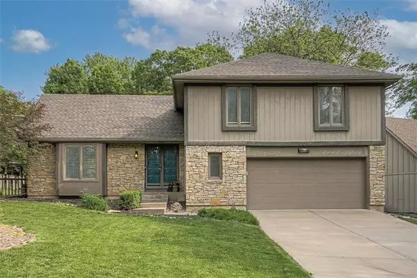 Lenexa, KS 66215,9019 Greenway LN