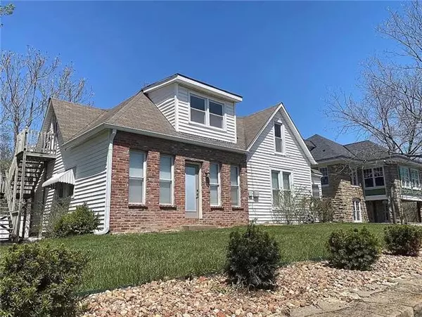 14 W 7th ST, Parkville, MO 64152