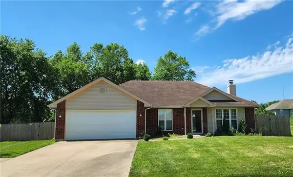 1002 Chelsea CT, Warrensburg, MO 64093