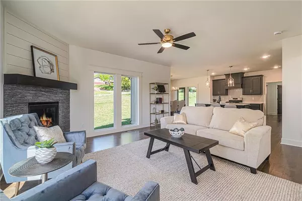 Parkville, MO 64152,7044 Glenn LN