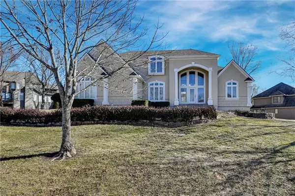 Lenexa, KS 66227,9205 Redbud LN