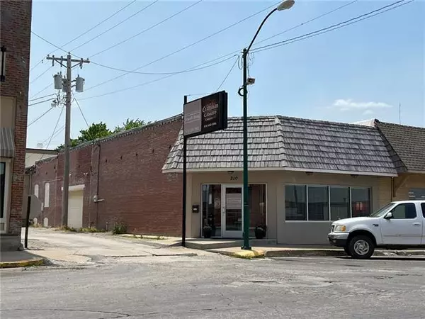 210 W Mason ST, Odessa, MO 64076