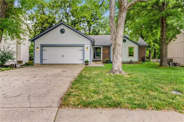 15608 W 123rd TER, Olathe, KS 66062