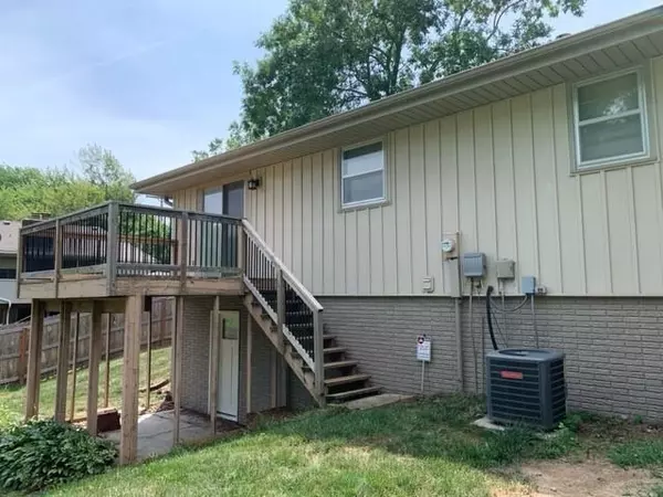 Parkville, MO 64152,9906 NW Blum RD