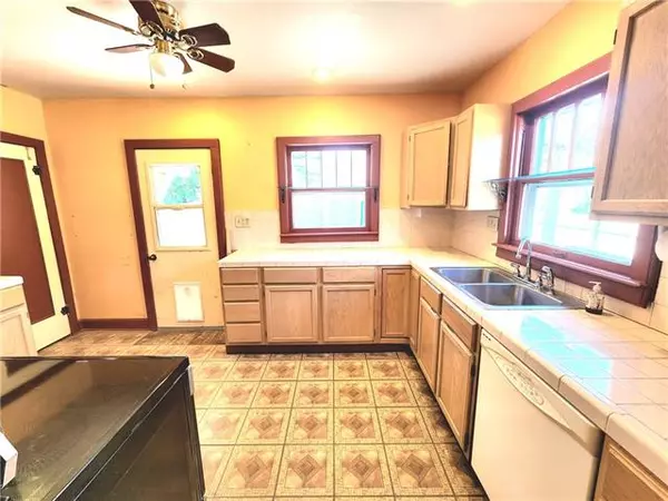 Pittsburg, KS 66762,815 W 9th ST