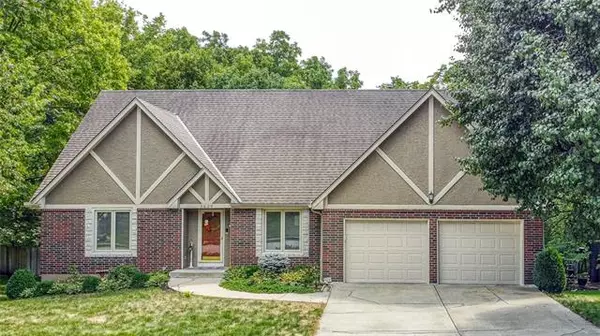 3620 SW Kimstin CIR, Blue Springs, MO 64015