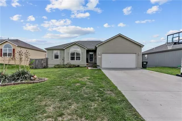 617 W Heather Knoll DR, Edgerton, KS 66021