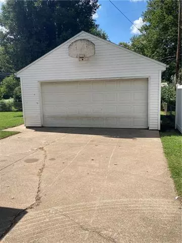 St Joseph, MO 64503,2608 Hillside LN