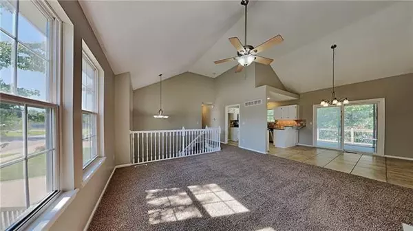Lee's Summit, MO 64063,648 SE Jonathon AVE