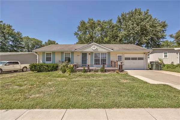 Lansing, KS 66043,521 Valley DR