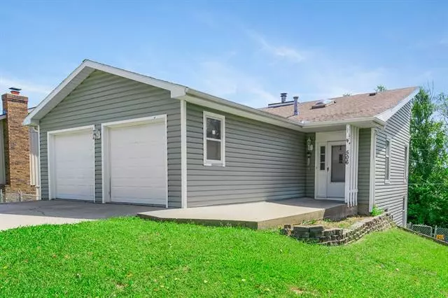 506 Forest Glen LN, Lansing, KS 66043