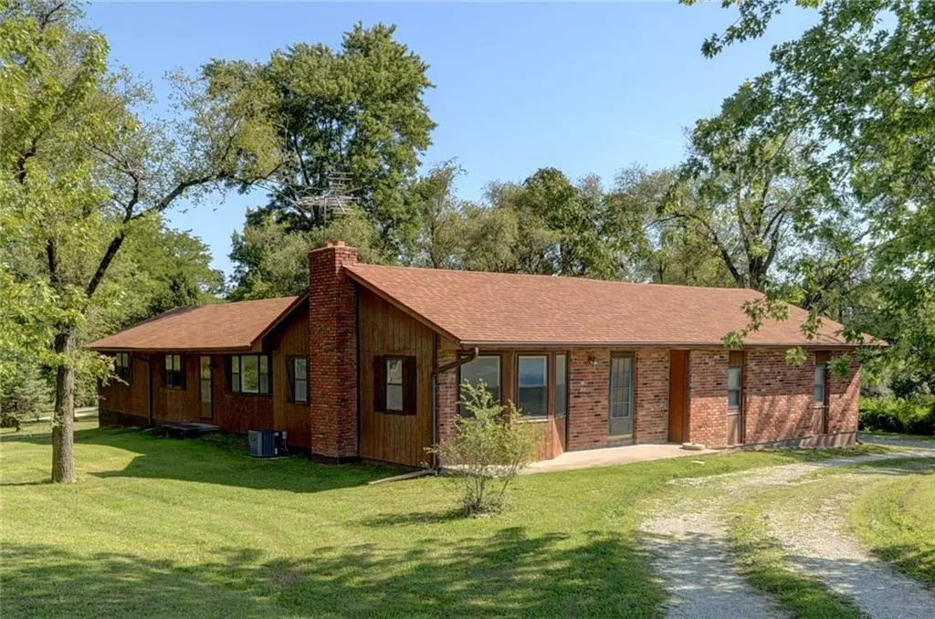 Trimble, MO 64492,8244 SW 223rd ST