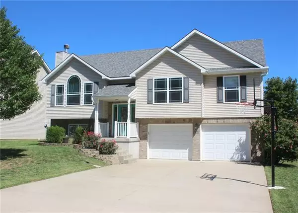 1321 Fawn LN, Warrensburg, MO 64093